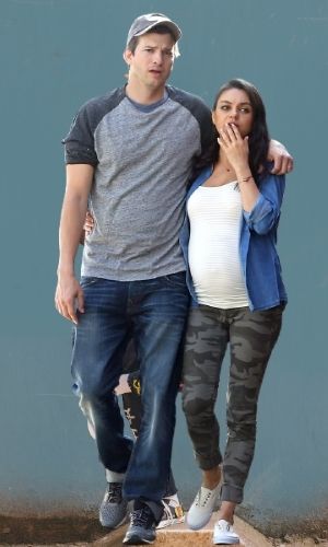 Ashton Kutcher's Height: Wife, Age, Net Worth 2021, Body Stats